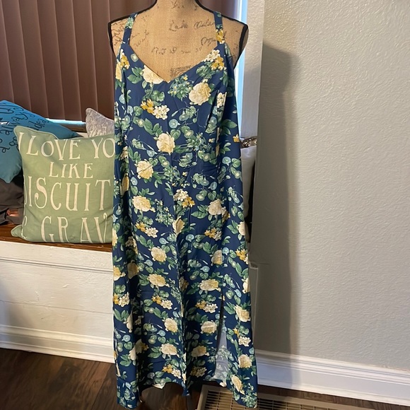 Old Navy Dresses & Skirts - Old Navy plus size floral dress. NWT